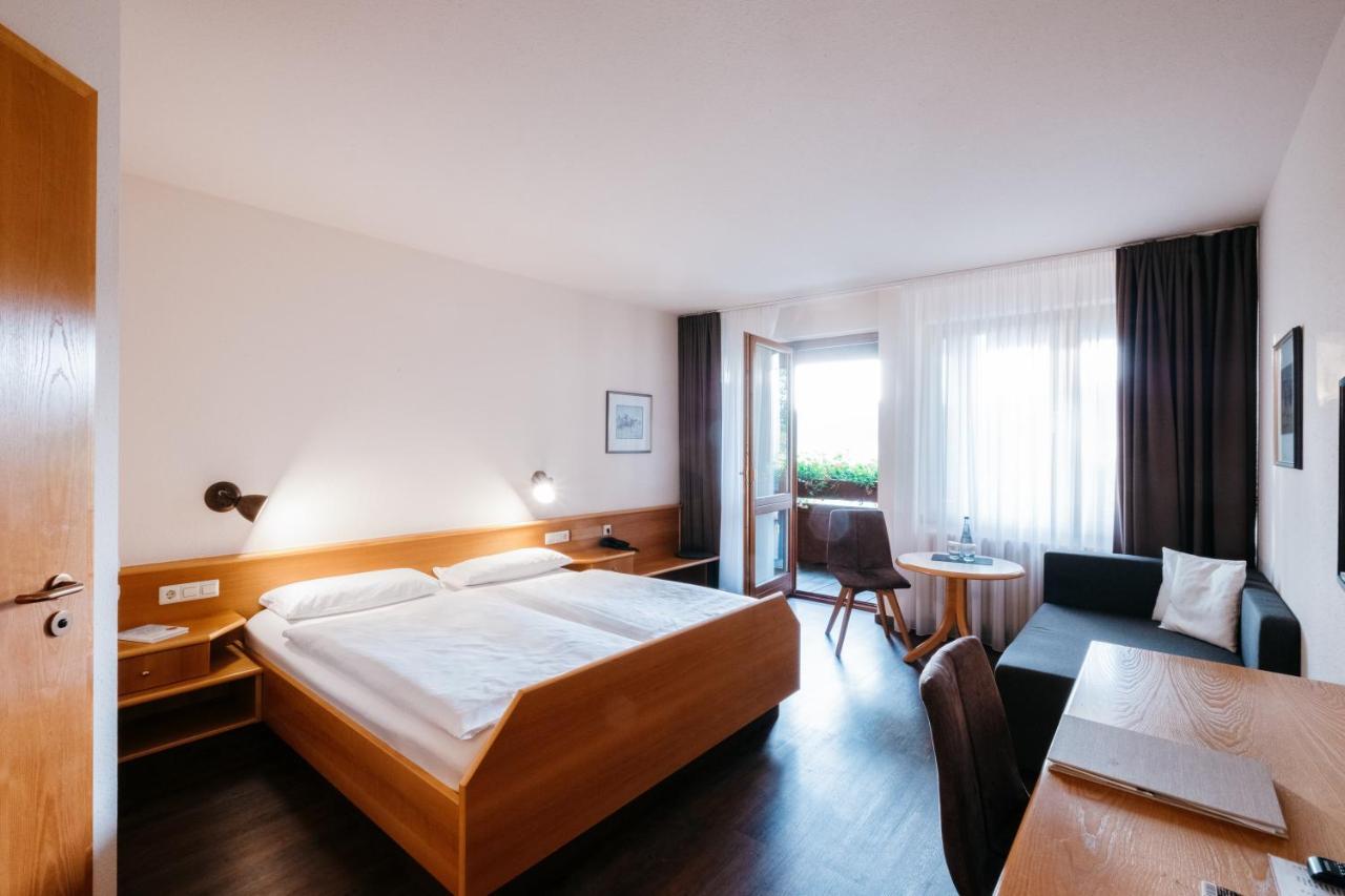 Restaurant & Landhotel Winter Gomadingen エクステリア 写真
